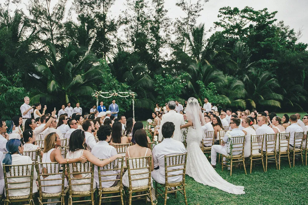 Photo by Andy Phe Photography. theweddingnotebook.com