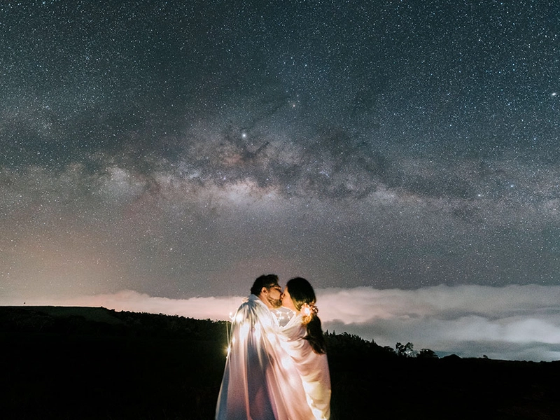 Bridal Portraits Beneath A Nightsky Full of Stars at Kundasang, Sabah