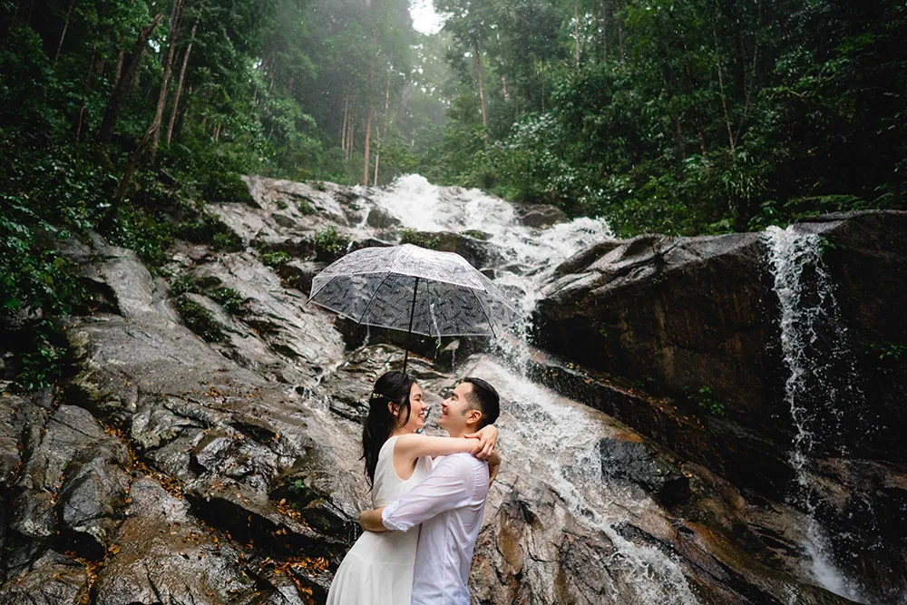 Photo by Pause Studios. theweddingnotebook.com