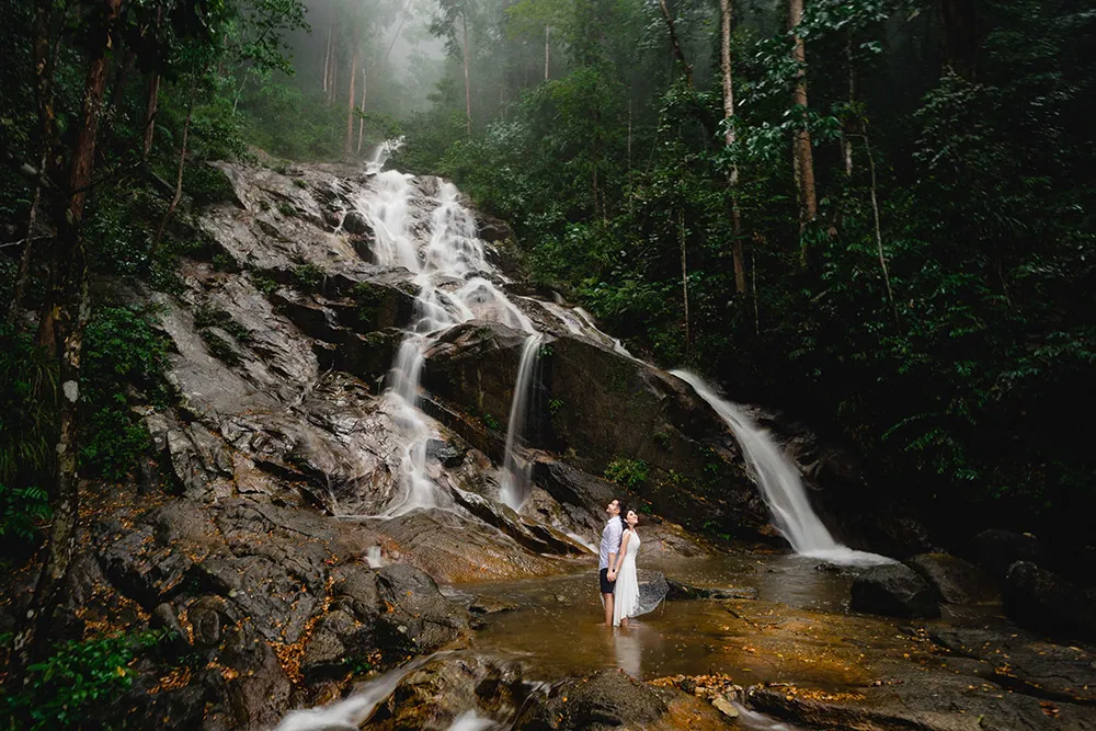 Photo by Pause Studios. theweddingnotebook.com