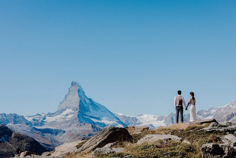 Magnificent Swiss Alps Bridal Portraits. Photo by Jackie Yong Photography. theweddingnotebook.com