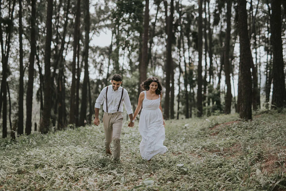 Photo by Munkeat Photography. theweddingnotebook.com