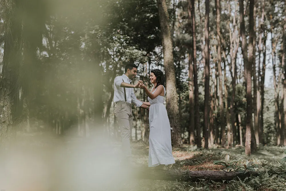 Photo by Munkeat Photography. theweddingnotebook.com