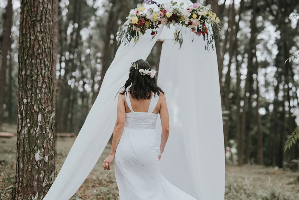 Photo by Munkeat Photography. theweddingnotebook.com