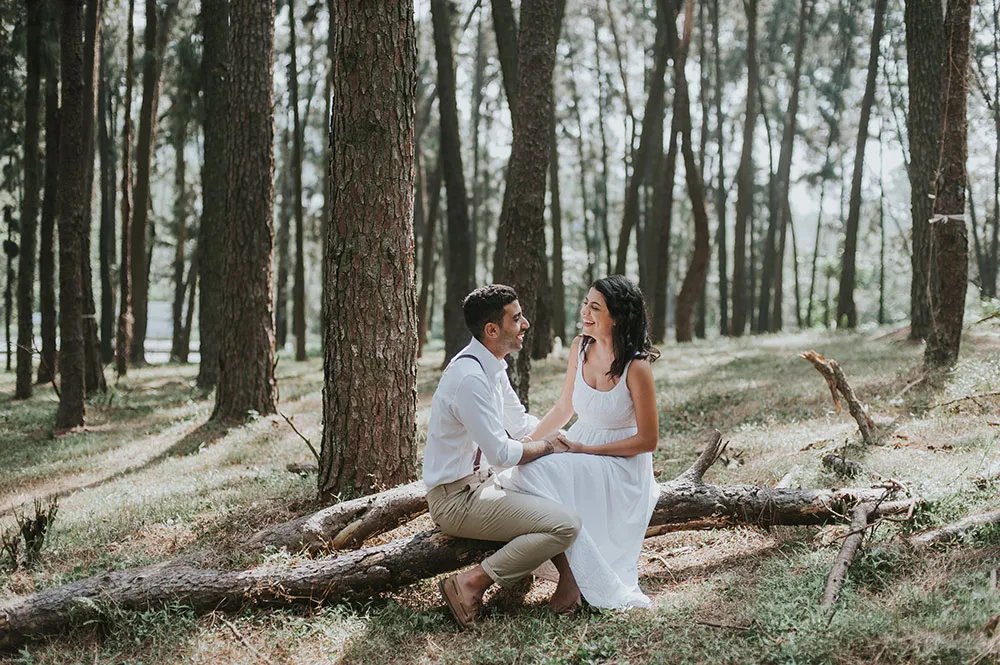 Photo by Munkeat Photography. theweddingnotebook.com