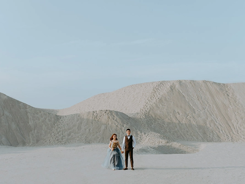 Bridal Portraits Set Against Gorgeous Blue Skies at Pantai Klebang and Jonker Walk, Melaka