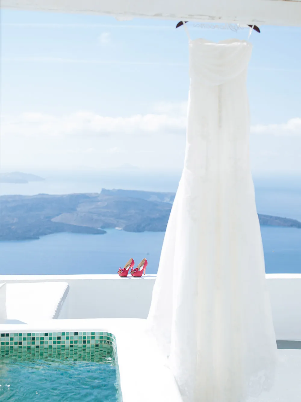 Destination wedding in Santorini. Photo by Sunrise Greece. theweddingnotebook.com