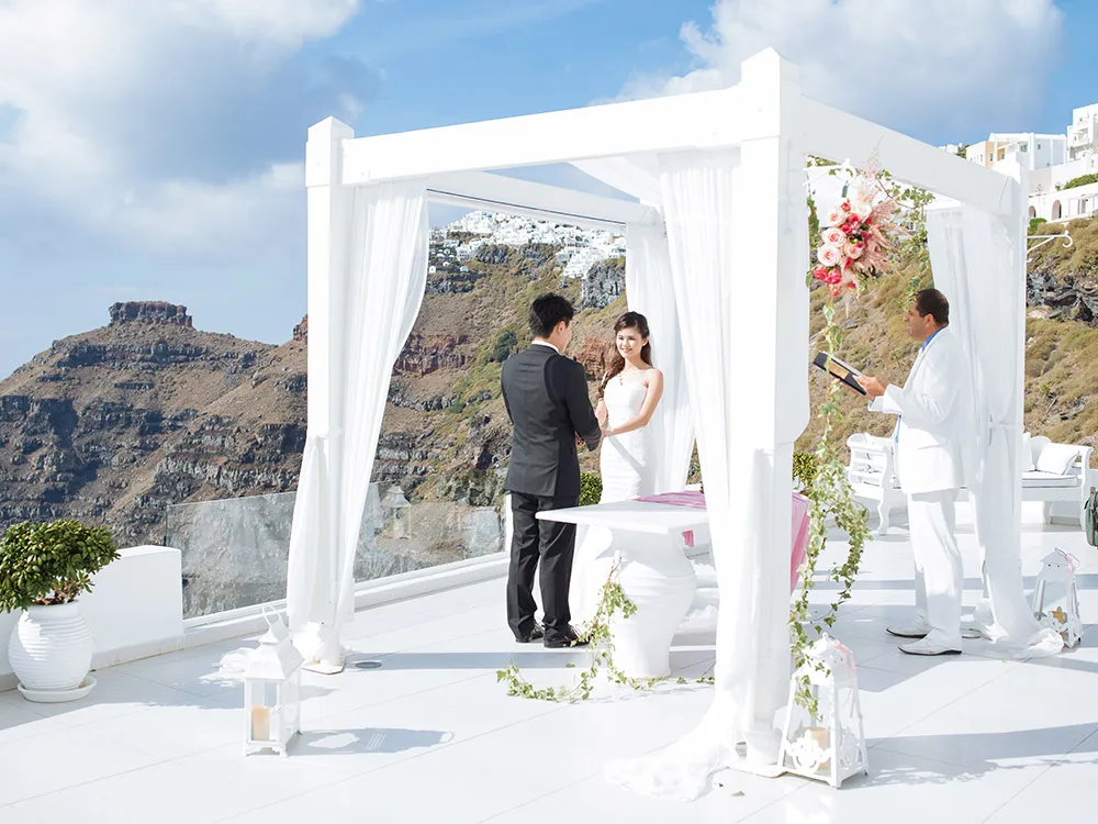 Destination wedding in Santorini. Photo by Sunrise Greece. theweddingnotebook.com