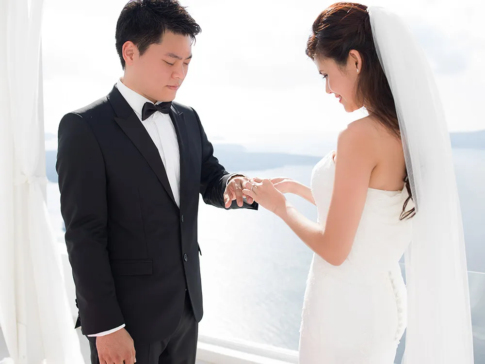 Destination wedding in Santorini. Photo by Sunrise Greece. theweddingnotebook.com