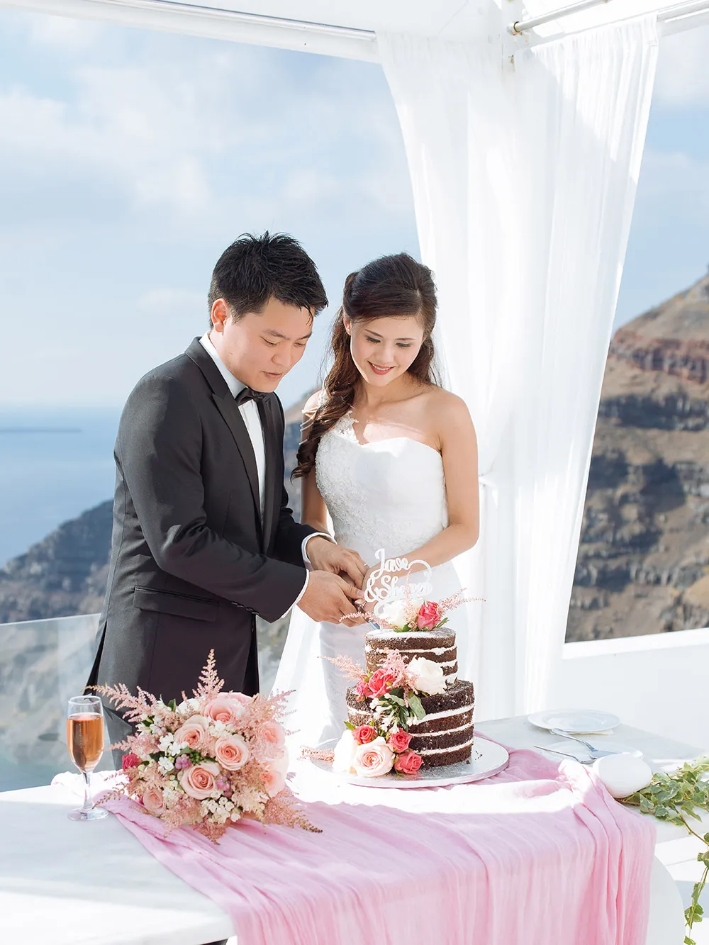 Destination wedding in Santorini. Photo by Sunrise Greece. theweddingnotebook.com