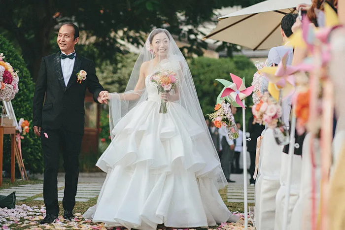 theweddingnotebook.com.Photography by History Studio. Garden wedding at The Repulse Bay, Hong Kong