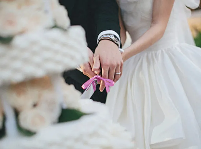 theweddingnotebook.com.Photography by History Studio. Wedding cake