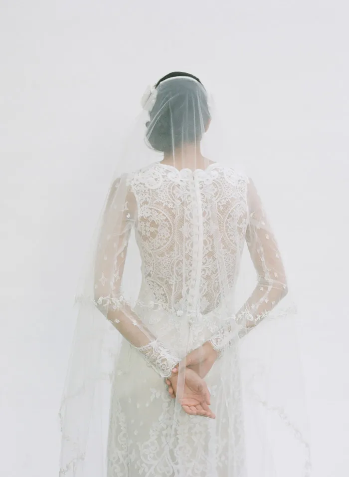 Lily – Claire Pettibone Fall 2014 Bridal Collection. Photo by Elizabeth Messina. theweddingnotebook.com