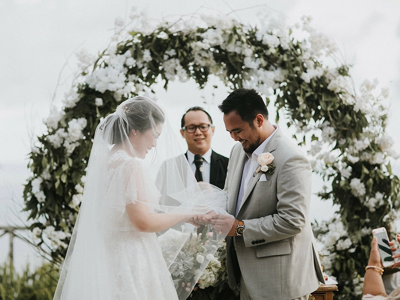 Classic Destination Wedding in Champagne at Khayangan Estate Bali