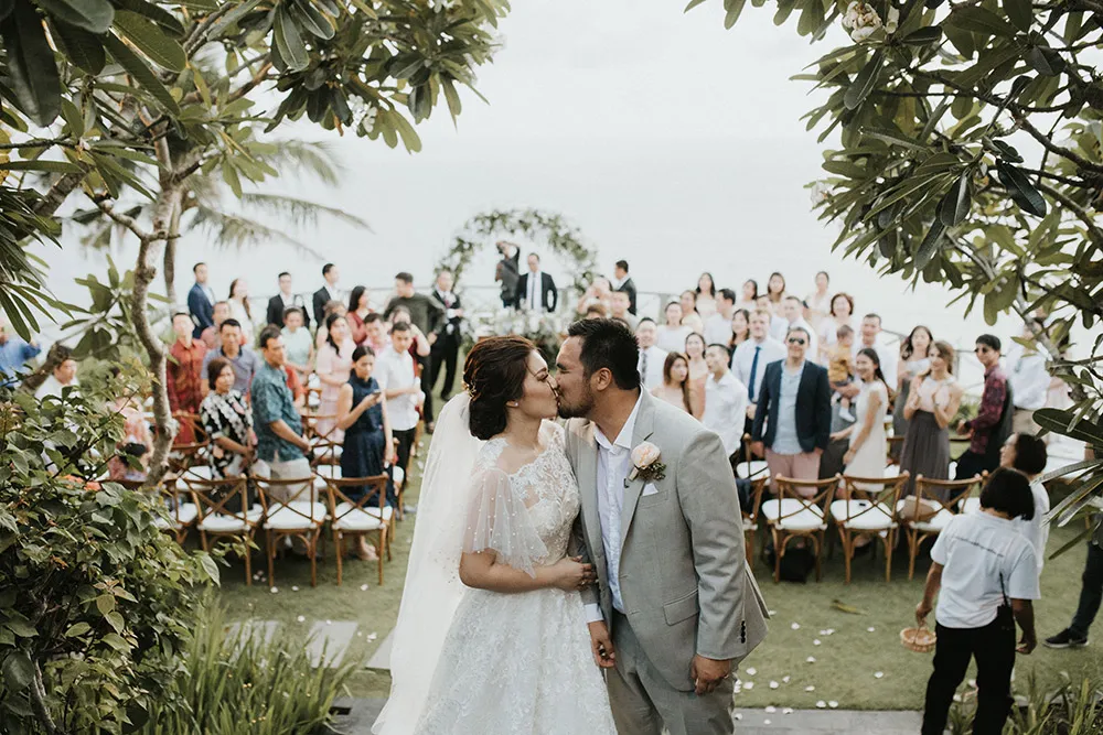 Destination weddding at Khayangan Estate Bali. Photo by Iluminen. theweddingnotebook.com