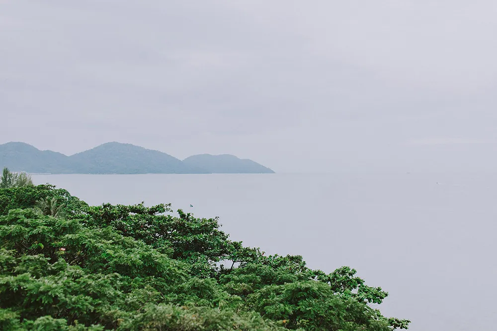 Photo by Louis Loo Photography. theweddingnotebook.com