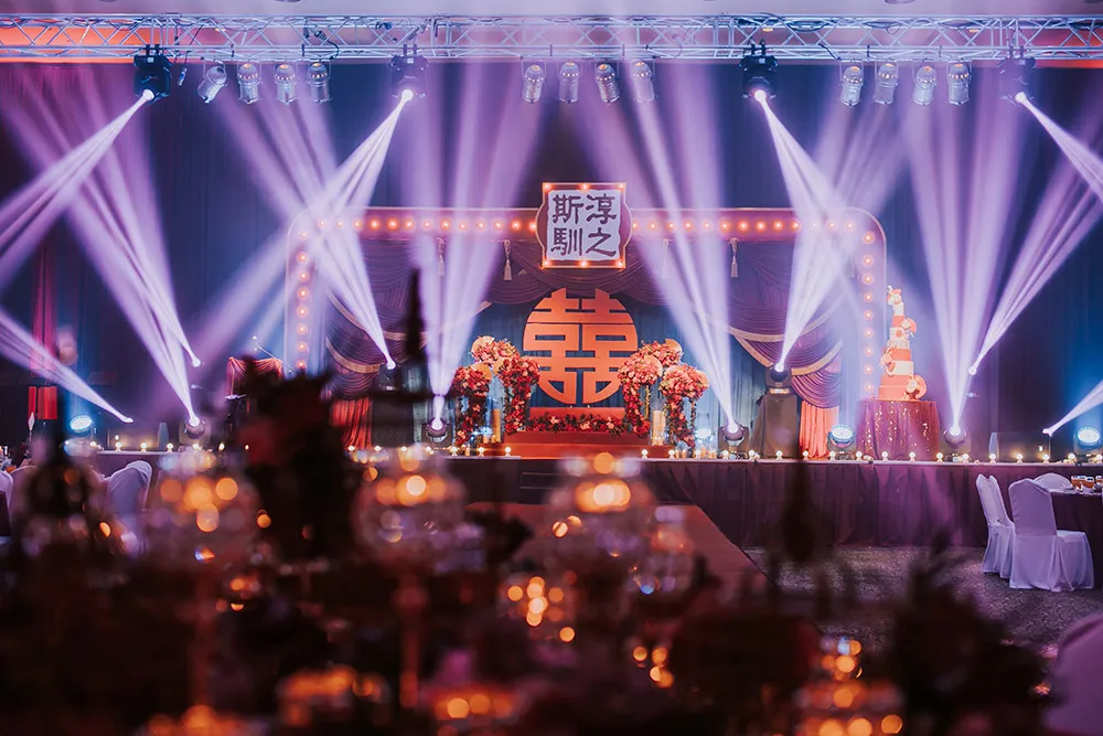 Photo by Louis Loo Photography. theweddingnotebook.com