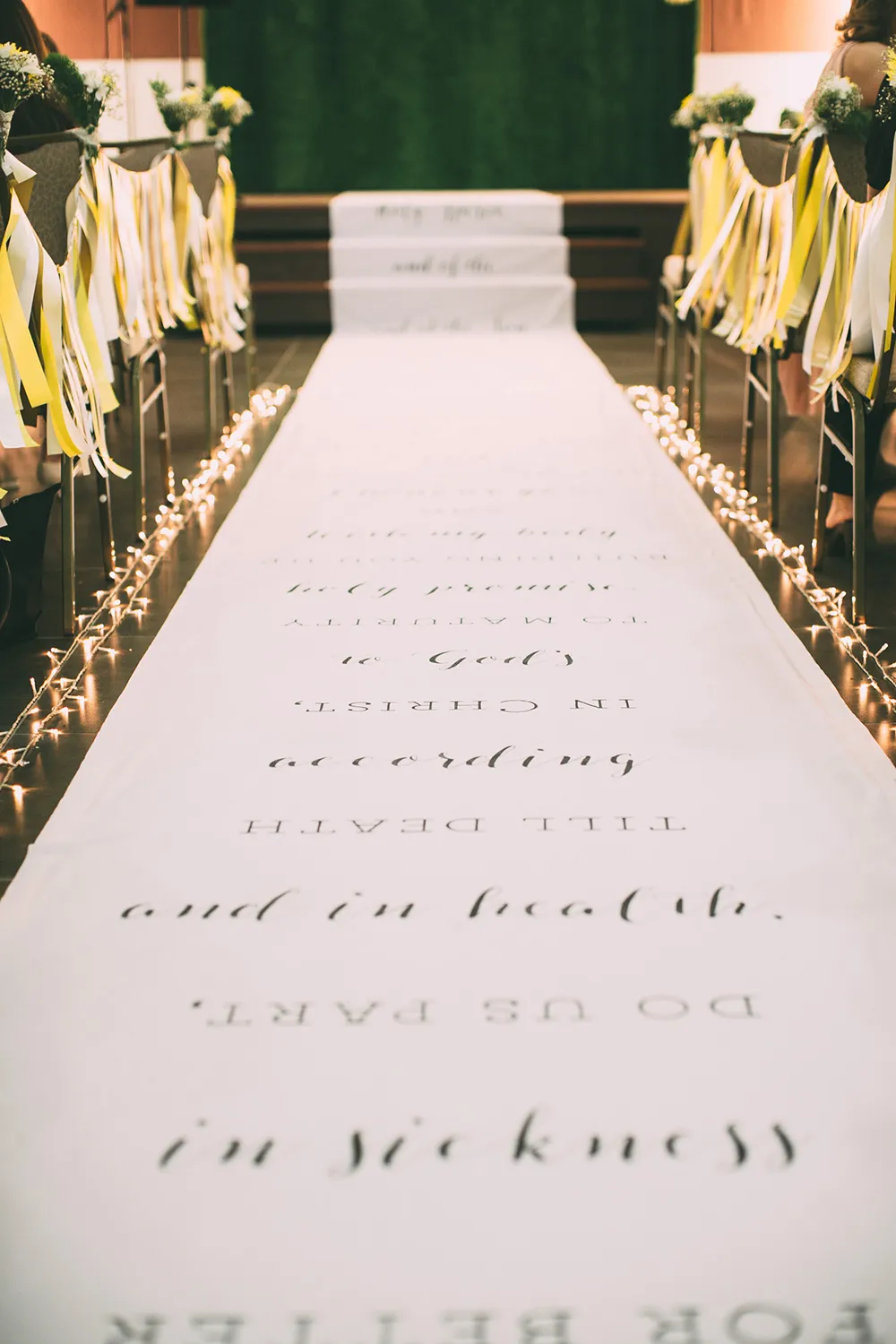 Photo by Hellojanelee Photography. theweddingnotebook.com
