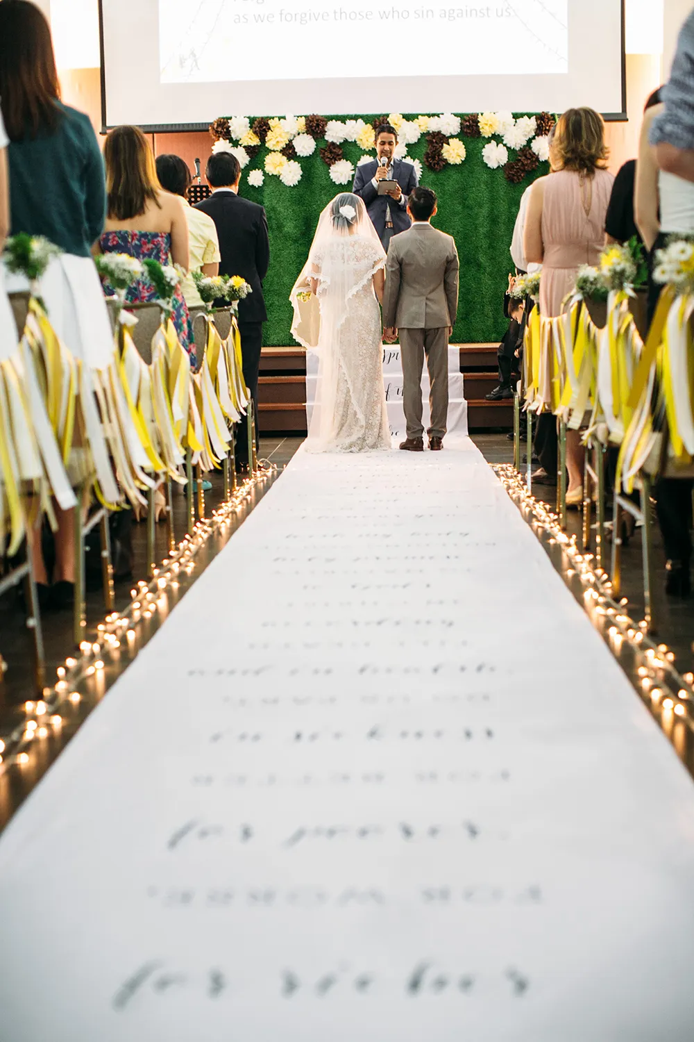 Photo by Hellojanelee Photography. theweddingnotebook.com