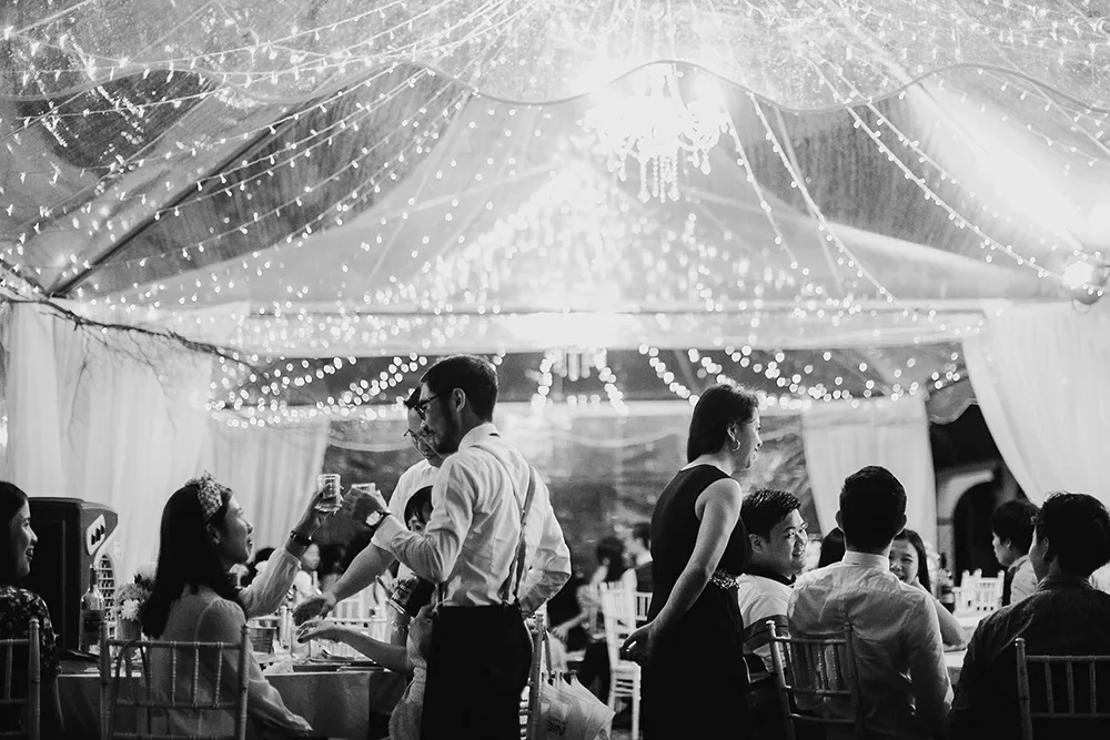 Photo by Hellojanelee Photography. theweddingnotebook.com