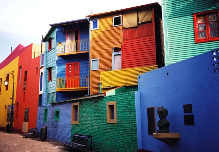 La Boca, Buenos Aires. 16 Colourful Places In The World For Your Bridal Portraits. theweddingnotebook.com