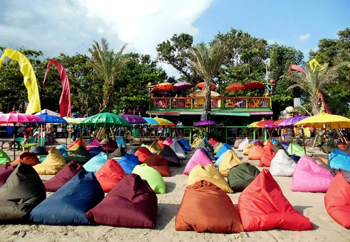 La Plancha Beach Bar &amp; Restaurant, Bali. 16 Colourful Places In The World For Your Bridal Portraits. theweddingnotebook.com