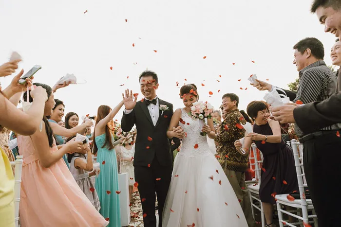 Photo by Snap Story Pictures. theweddingnotebook.com