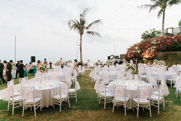 Photo by Snap Story Pictures. theweddingnotebook.com