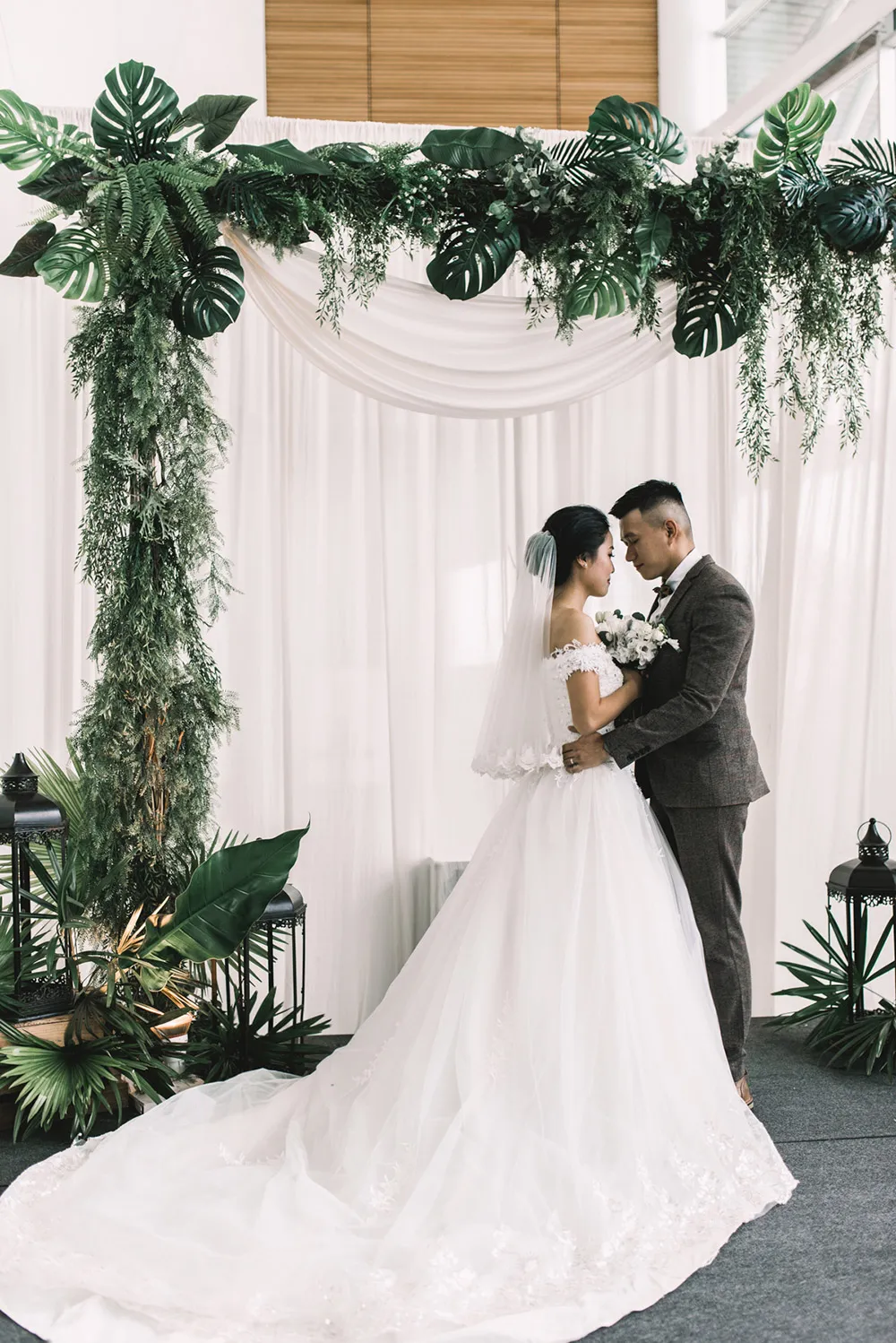 Photo by Andy Phe Photography. theweddingnotebook.com