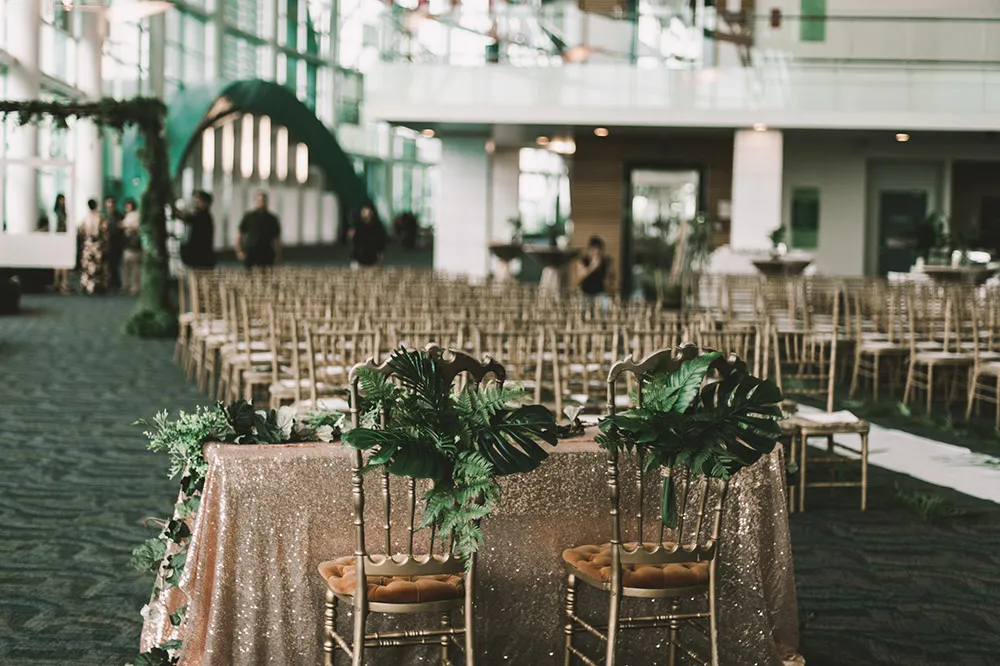 Photo by Andy Phe Photography. theweddingnotebook.com