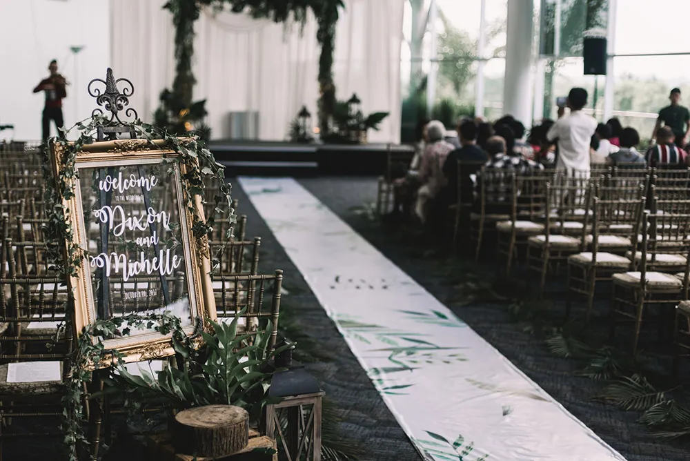 Photo by Andy Phe Photography. theweddingnotebook.com