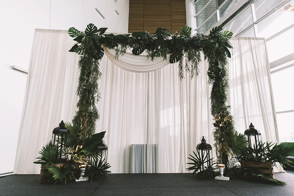 Photo by Andy Phe Photography. theweddingnotebook.com