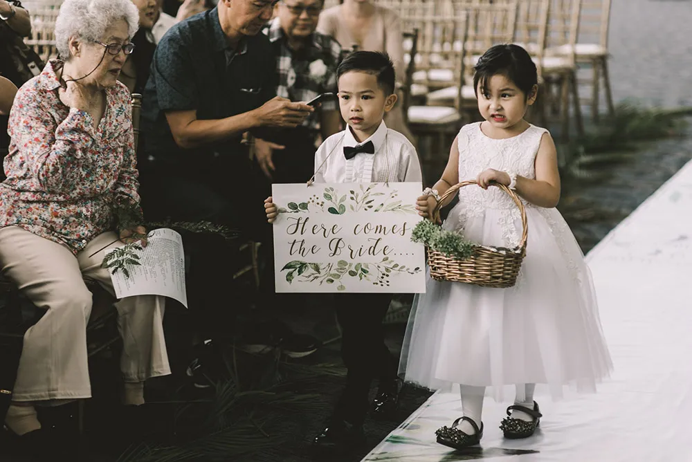 Photo by Andy Phe Photography. theweddingnotebook.com