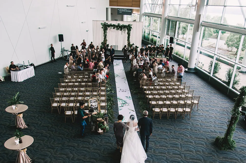 Photo by Andy Phe Photography. theweddingnotebook.com