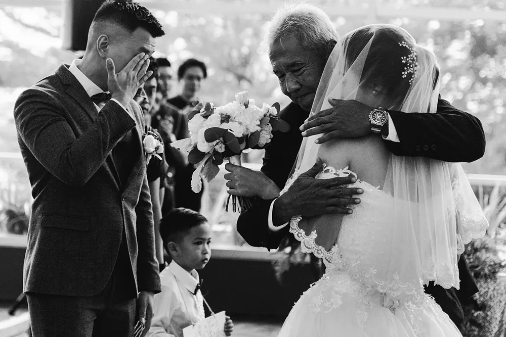 Photo by Andy Phe Photography. theweddingnotebook.com