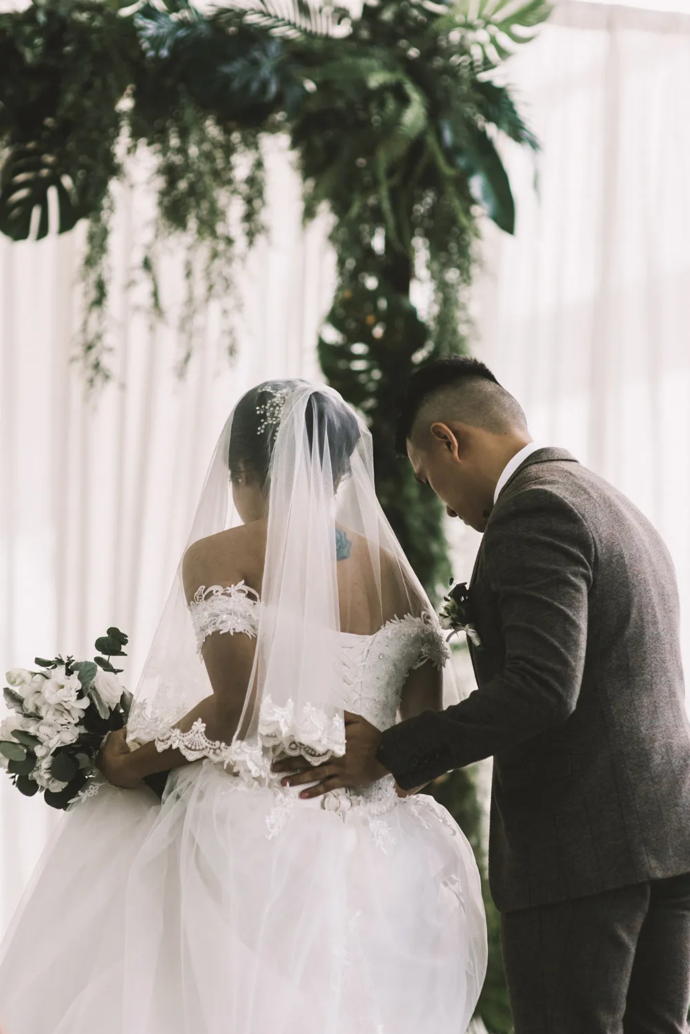 Photo by Andy Phe Photography. theweddingnotebook.com