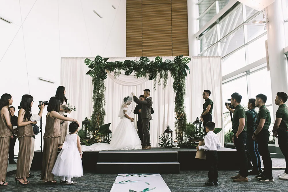 Photo by Andy Phe Photography. theweddingnotebook.com