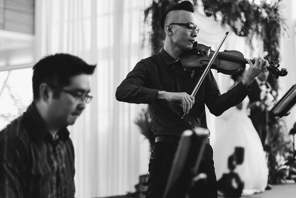 Photo by Andy Phe Photography. theweddingnotebook.com