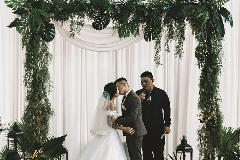 Photo by Andy Phe Photography. theweddingnotebook.com