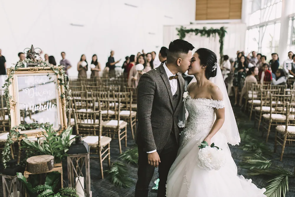 Photo by Andy Phe Photography. theweddingnotebook.com