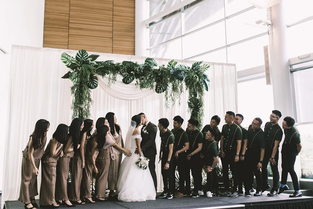 Photo by Andy Phe Photography. theweddingnotebook.com