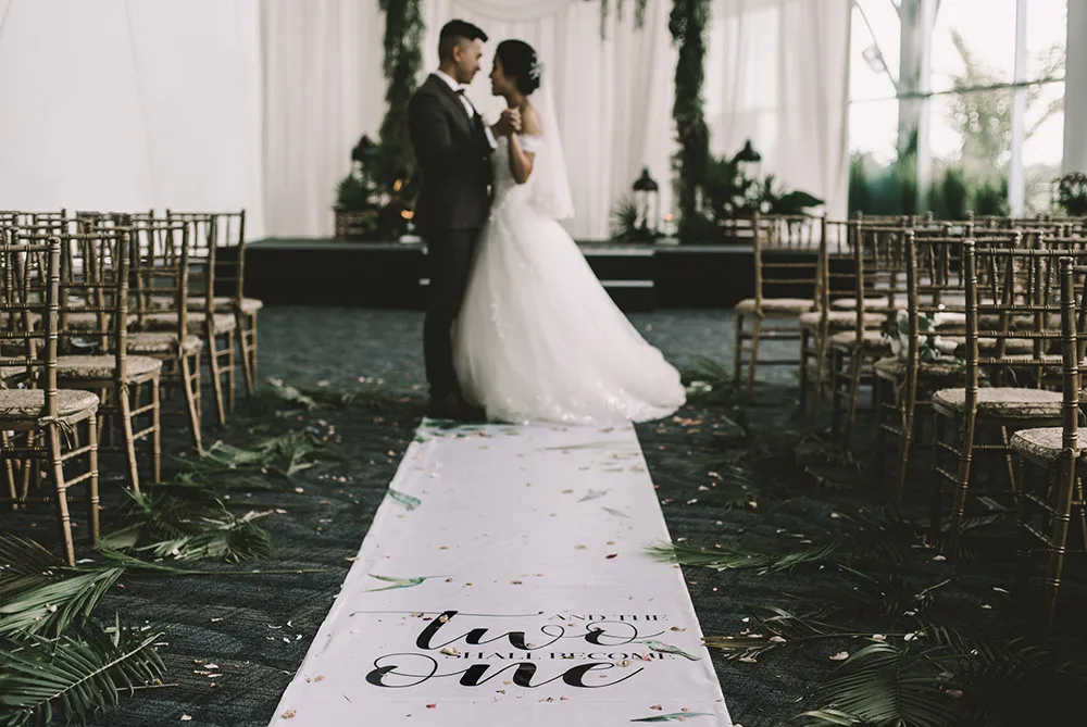 Photo by Andy Phe Photography. theweddingnotebook.com