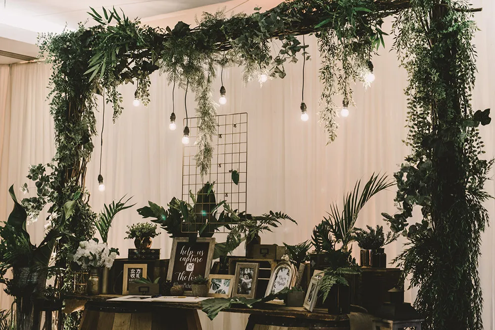 Photo by Andy Phe Photography. theweddingnotebook.com