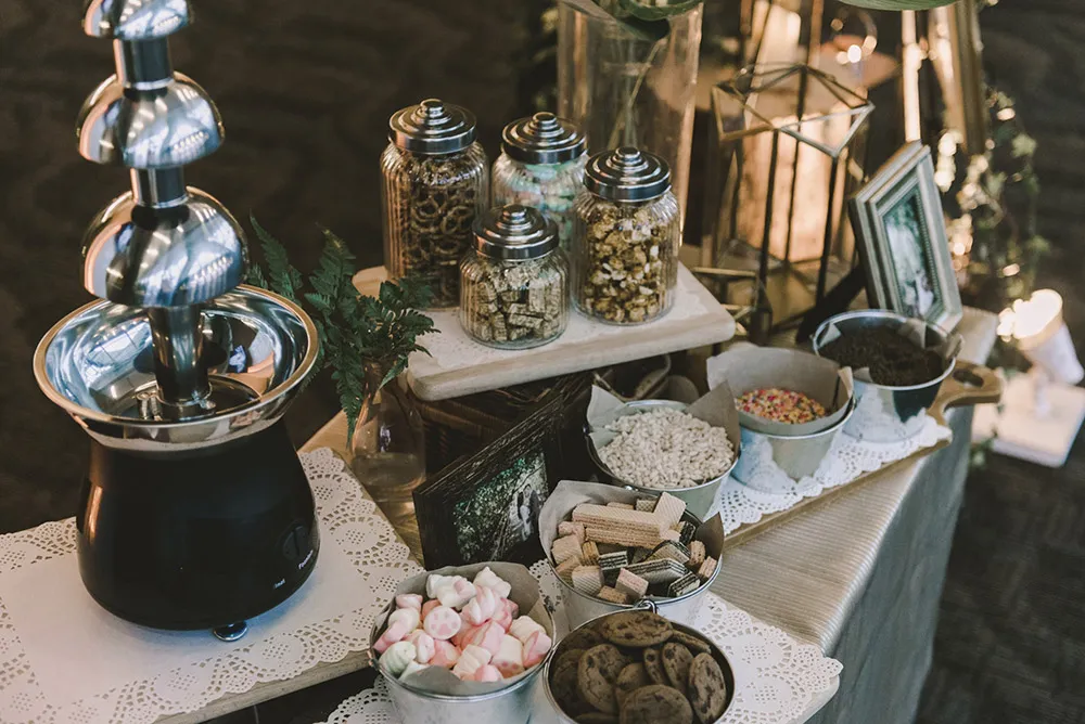 Photo by Andy Phe Photography. theweddingnotebook.com