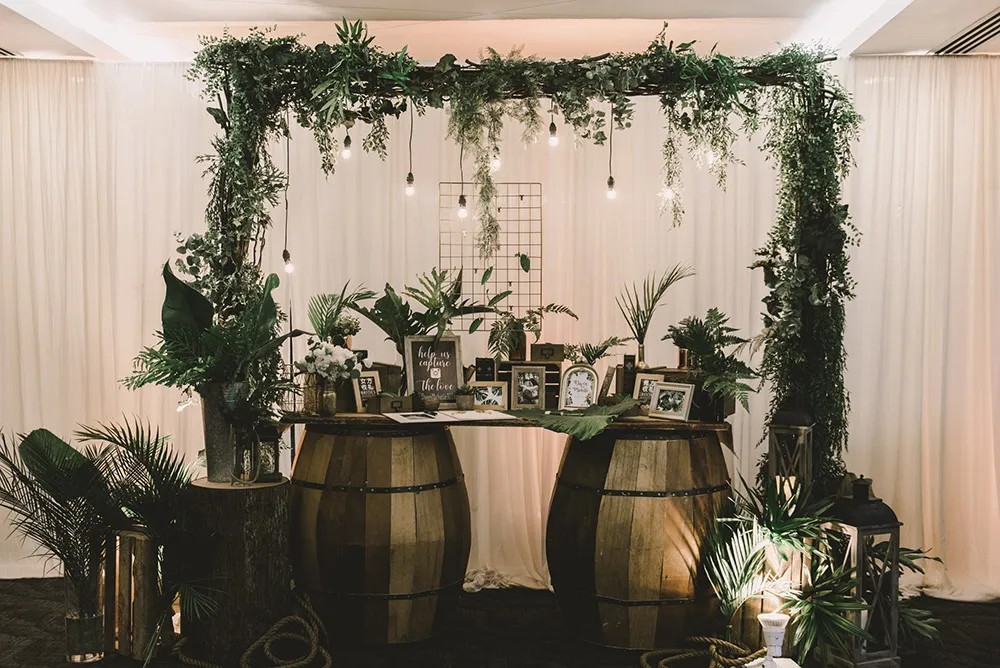 Photo by Andy Phe Photography. theweddingnotebook.com