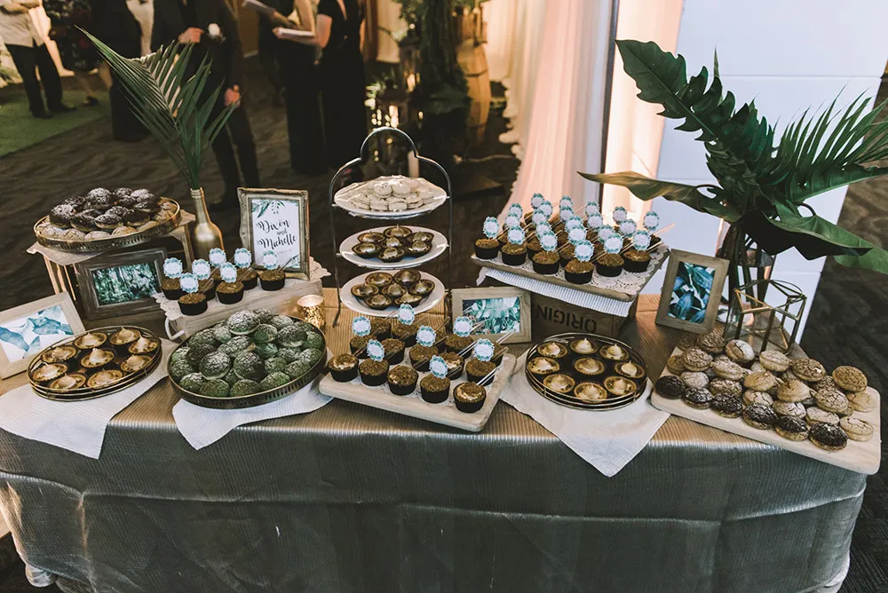 Photo by Andy Phe Photography. theweddingnotebook.com