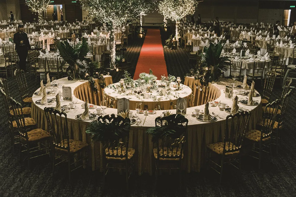 Photo by Andy Phe Photography. theweddingnotebook.com