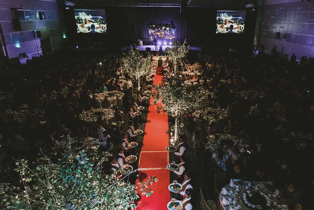 Photo by Andy Phe Photography. theweddingnotebook.com