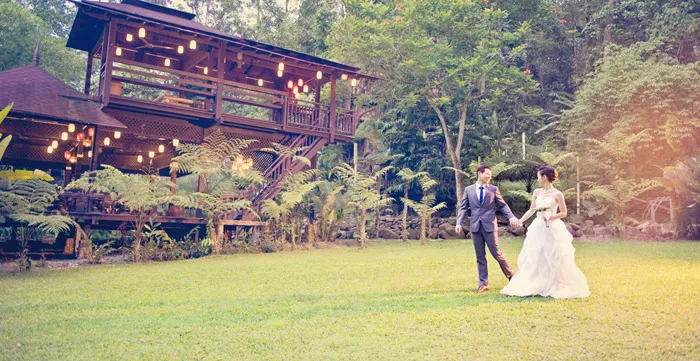 Mr and Mrs Photography. theweddingnotebook.com