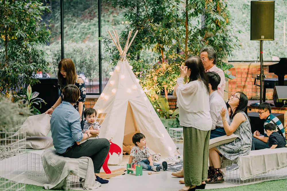 Photo by Daren Chong Photography. www.theweddingnotebook.com